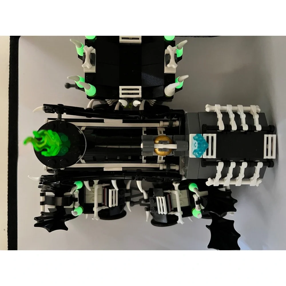 LEGO Monster Fighters The Ghost Train & 2 figs 9467 Glow in the Dark 2012
